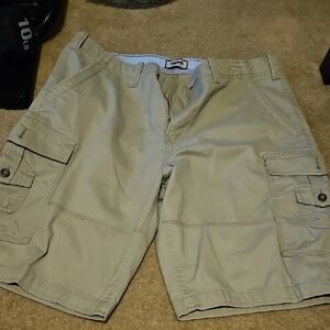 Men's Tan Izod 36W Cargo Shorts